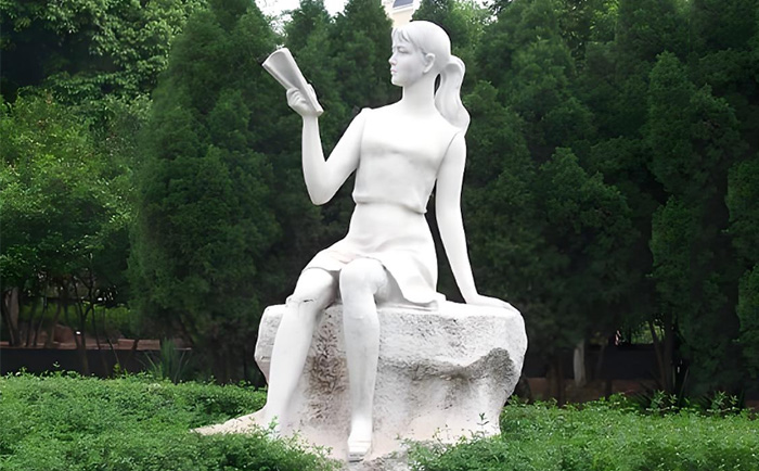 千年匠心，傳世之美——優(yōu)藝雕塑定制人物石雕藝術(shù)